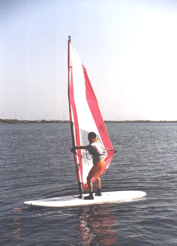 cancun windsurf b 1.JPG (59131 bytes)