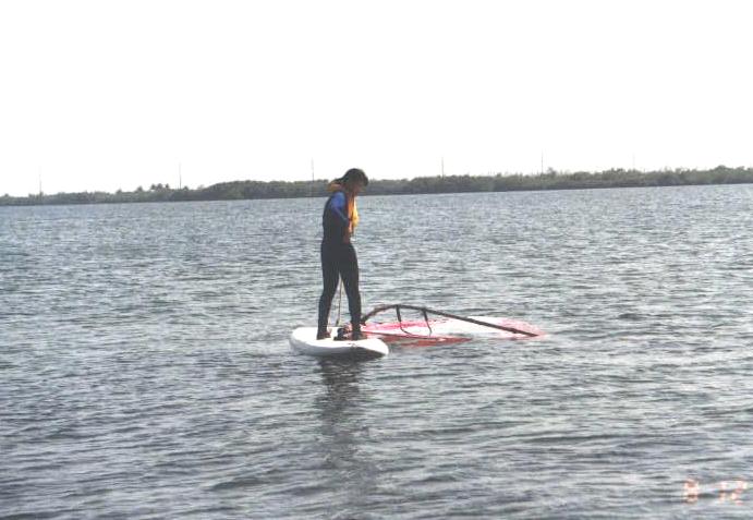 cancun windsurf m down.JPG (50497 bytes)