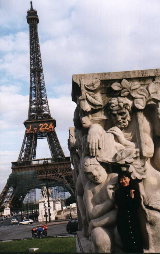 eiffel sq m 3.JPG (65655 bytes)