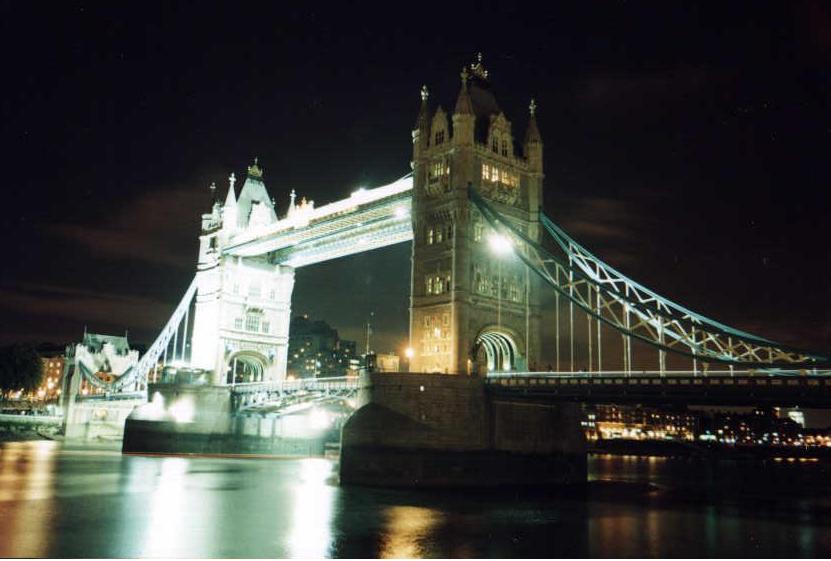 london night.jpg (53061 bytes)