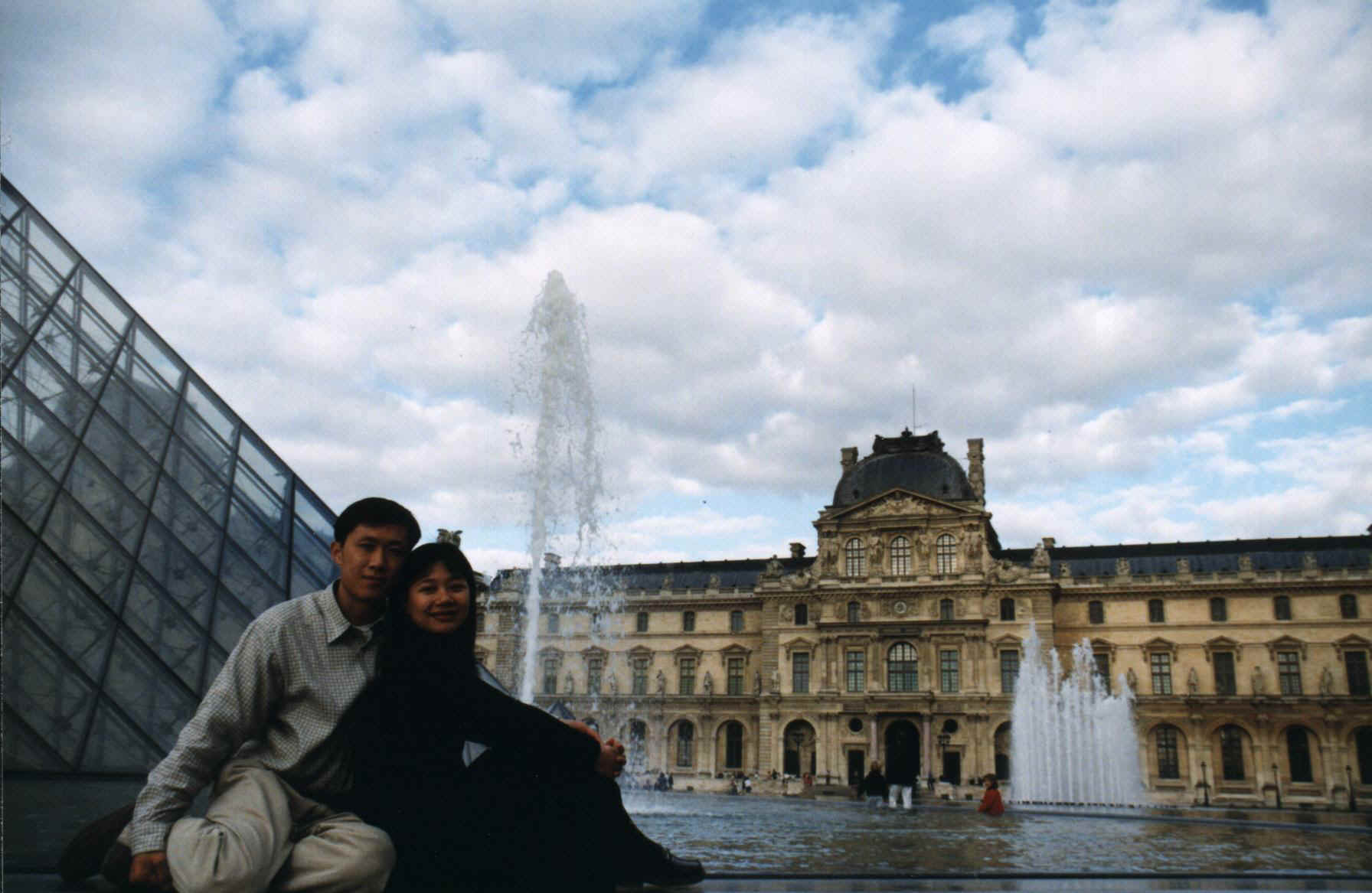 louvre sq jj water.JPG (202281 bytes)