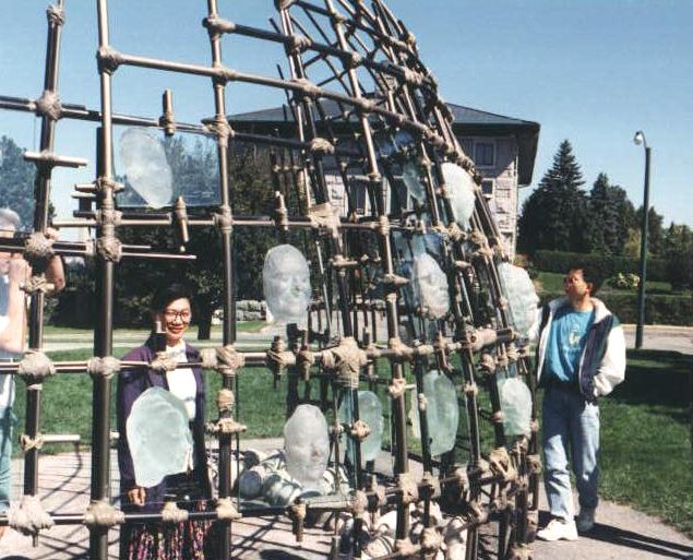 ottawo sculture m.JPG (77212 bytes)