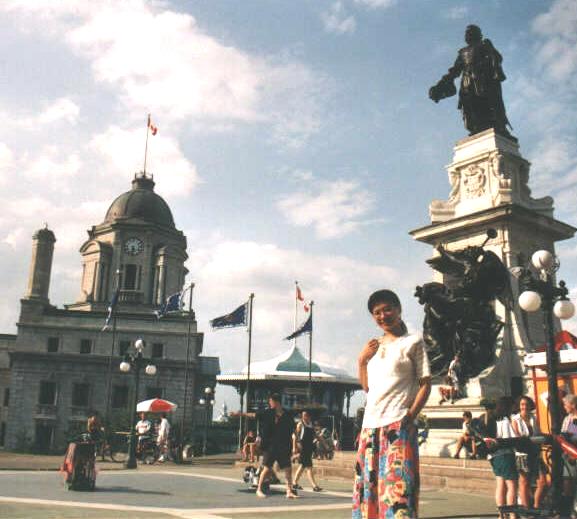quebec square m.JPG (46215 bytes)