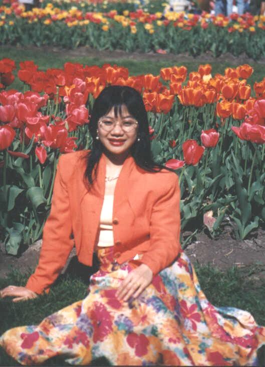 spring flowers and mui.JPG (63805 bytes)