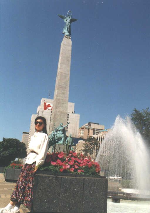 toronto sq m.JPG (38812 bytes)