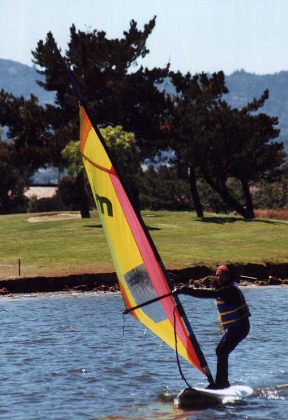 windsurfing m 2.jpg (69435 bytes)